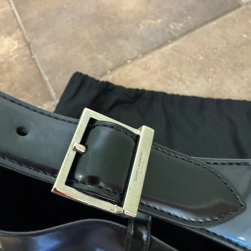 Yves Saint Laurent Glossy Black Shoulder Bag - Picture 4 of 8